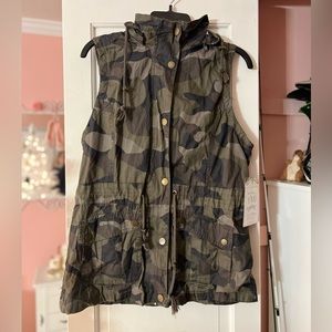 Sleeveless Camo Draw String Waist Vest | Sz. L